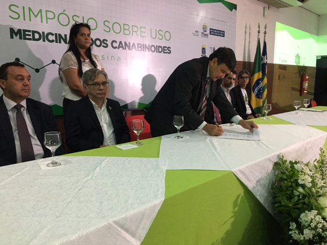 Wellington assina convênio com Universidades, Federal e Estadual, do Piauí.