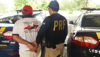 PRF Homem é preso portando uma CNH falsa em Floriano neste sábado (22).
