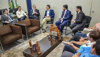 Reunião de prefeitos e advogados com o presidente do TCE-PI, conselheiro Olavo Rebelo.