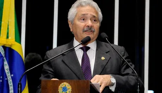 Senador Elmano Férrer (PMDB-PI)