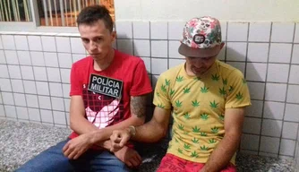 Homens são presos ao dispensarem papelotes de maconha em Valença.