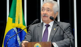 Senador Elmano Férrer (PMDB)