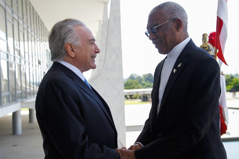 Temer recebe o presidente da Guiana, David Granger, no Palácio do Planalto.