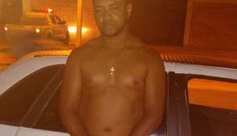 Homem é preso após descartar invólucros de maconha em Picos.