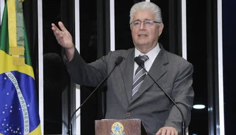 Senador Roberto Requião.