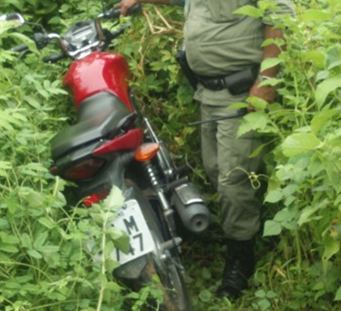 Motocicleta apreendida pelos policiais em Floriano foi usada em roubo de farmácia