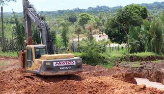 Escoamento da barragem do Bezerro