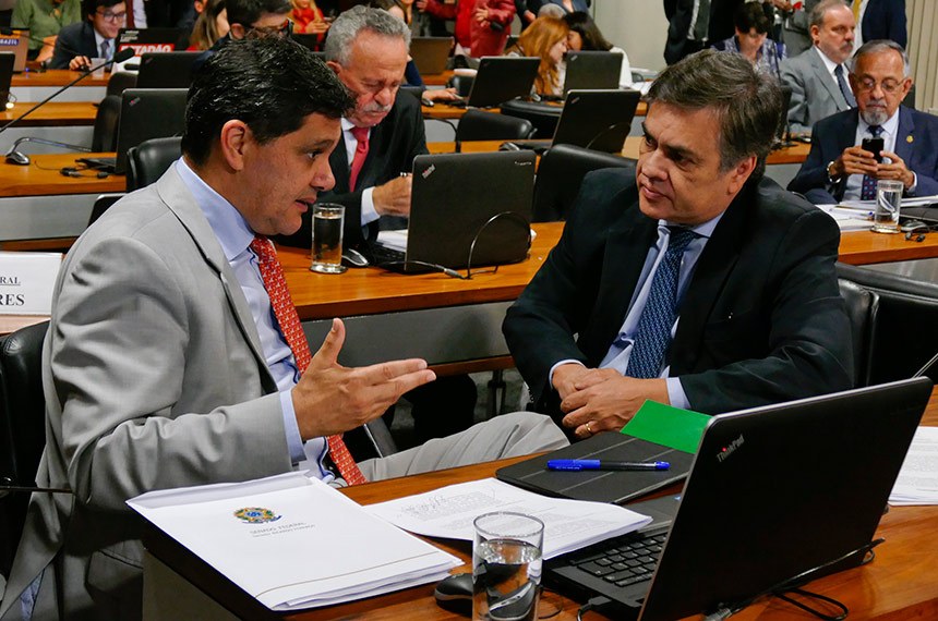Senador Ricardo Ferraço e o senador Cássio Cunha Lima.