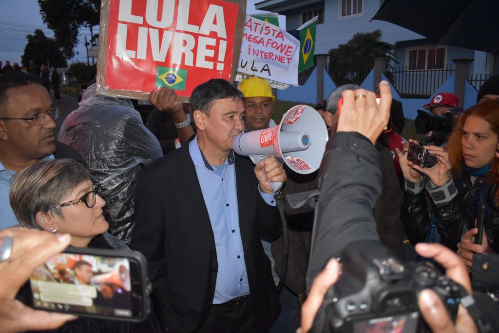 Wellington Dias visita Lula em Curitiba.