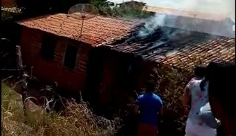 Incêndio em residência do bairro Porto Alegre