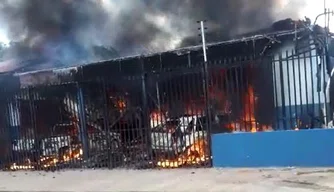 Incêndio ocorrido em uma oficina no Loteamento Porto Alegre