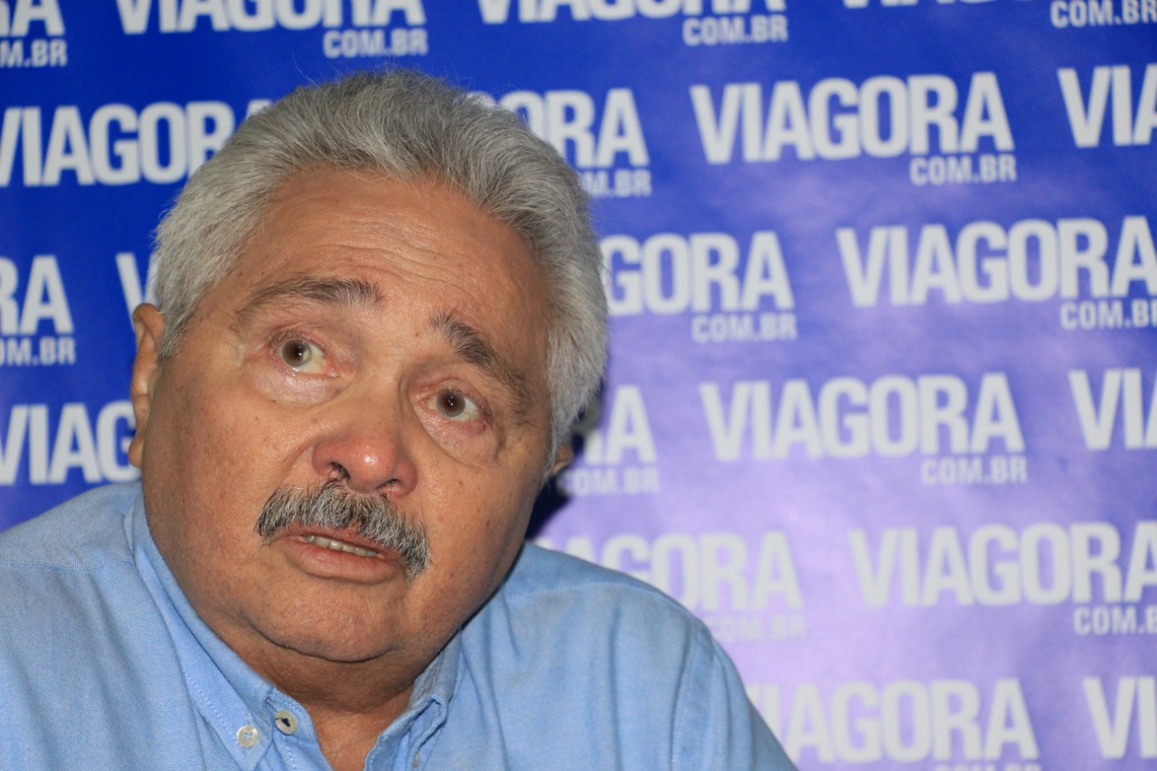 Candidato Elmano Ferrer durante entrevista ao Viagora