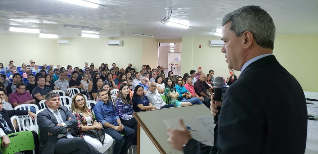 O ministro participou de um seminário em Parnaíba
