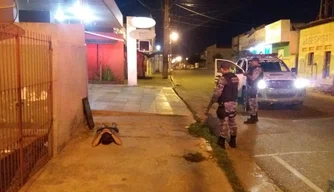 Suspeito foi preso pela PM após arrombar clínica no bairro Canto da Várzea.