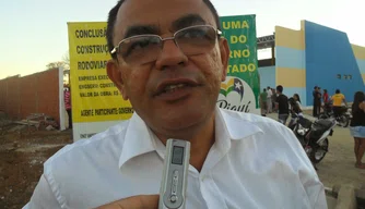Prefeito de Elesbão Veloso, Ronaldo Barbosa.