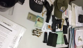 Objetos encontrados pela PM dentro do veículo conduzido por Francisco Filho.