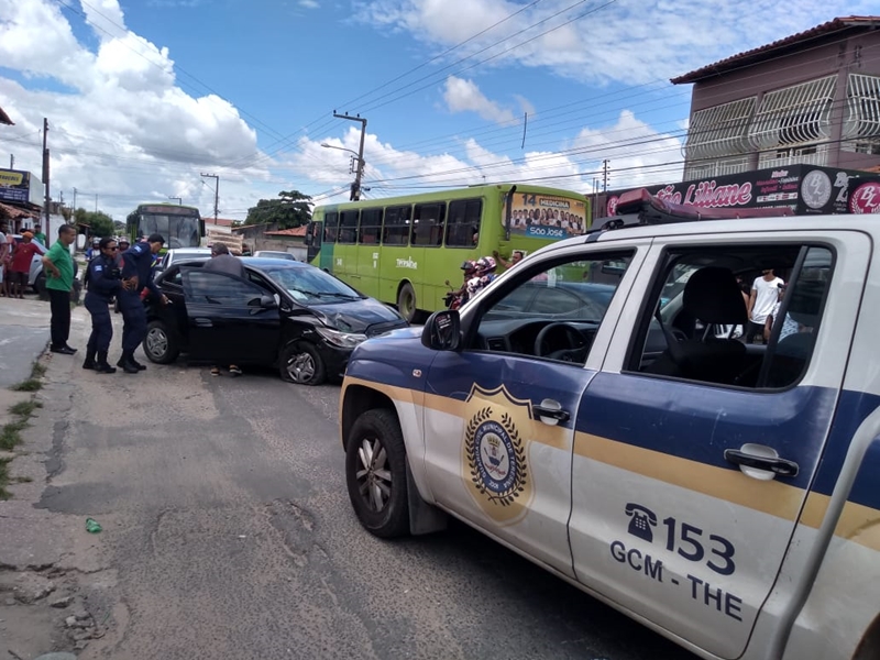 Agentes da Guarda Municipal recuperaram o veículo roubado no bairro São Joaquim.