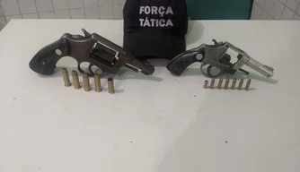 Armas de fogo utilizadas pelos criminosos para ameaçar a vítima.