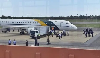 Avião da comitiva do presidente