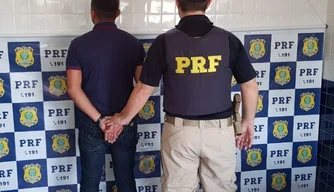 Agentes da PRF prenderam em Piripiri um homem com mandado de prisão em aberto pela Justiça de SP.