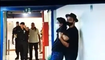 Homem armado com faca invade a TV Globo e mantém repórter refém