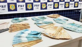 Homem é preso com R$ 74 mil em fundo falso de porta-malas em Floriano