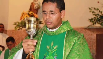 Diocese afasta padre Alcindo Saraiva Martins de suas funções.