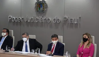 Autoridades presentes na solenidade de inauguração