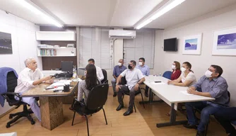 Robert Rios em reunião com auditores fiscais do município.