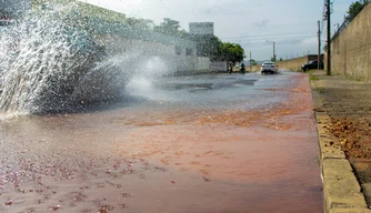 Vazamento de água na zona Leste de Teresina