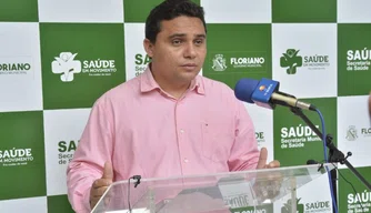 Secretário municipal de saúde, James Rodrigues