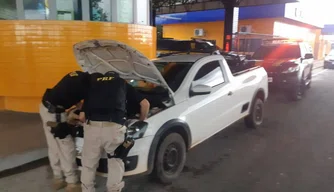 Carro roubado no Rio de Janeiro é apreendido pela PRF em Piripiri