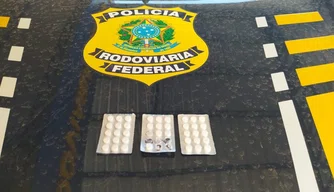 Anfetaminas encontrada pela PRF com o motorista de caminhão em Floriano.