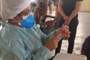 FMS imuniza venezuelanos contra a gripe na cidade de Teresina