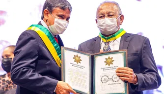 Medalha Mérito Renascença é entregue para o prefeito de Teresina, Dr. Pessoa