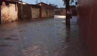 Rua 19 de Novembro no bairro Itaperu alagada