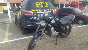 Motocicleta recuperada pela PRF-PI