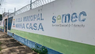 Famílias abrigadas na escola municipal Minha Casa