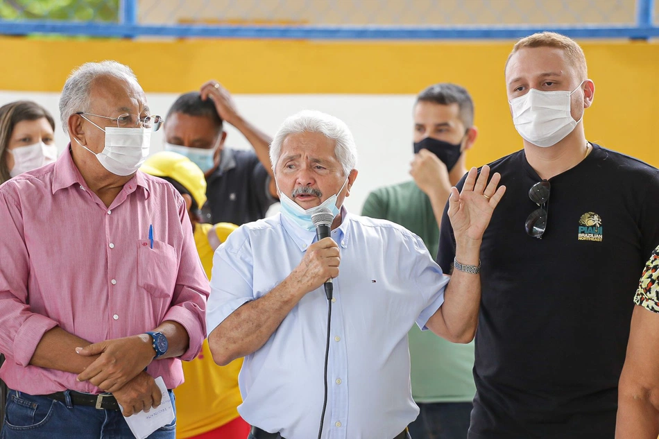 Dr. Pessoa ao lado do senador Elmano Férrer e do vereador Venâncio Cardoso.