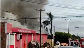 Incêndio em panificadora no bairro Lourival Parente.