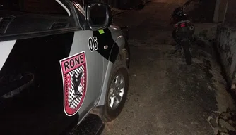 Motocicleta apreendida em bairro teresinense.