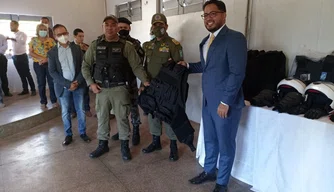 Evento solene de recebimento de equipamentos policiais em Teresina.