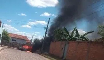 Incêndio em veículo no Parque Brasil, zona norte de Teresina