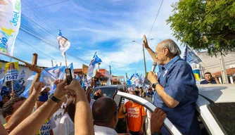 Sílvio Mendes cumpriu agenda de campanha na avenida Zequinha Freire.