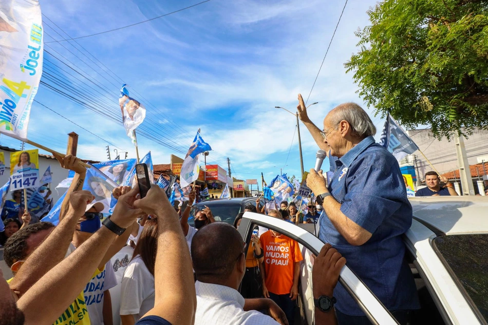 Sílvio Mendes cumpriu agenda de campanha na avenida Zequinha Freire.