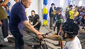 Sílvio Mendes (União Brasil), conversa sobre segurança com ciclistas.
