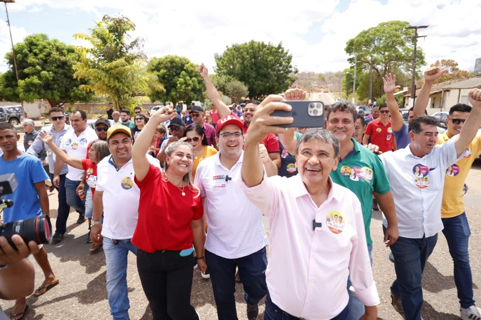 Rafael Fonteles e Wellington Dias participam de caminhada no sul do Piauí