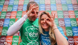 Tiago Leifert e esposa Daiana Garbin, lançaram a campanha “De Olho nos Olhinhos” em São Paulo.