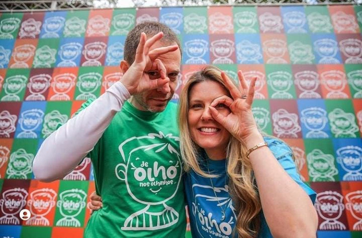 Tiago Leifert e esposa Daiana Garbin, lançaram a campanha “De Olho nos Olhinhos” em São Paulo.
