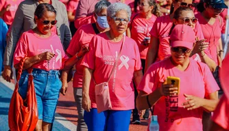 Governadora Regina Sousa na  Caminhada do Outubro Rosa